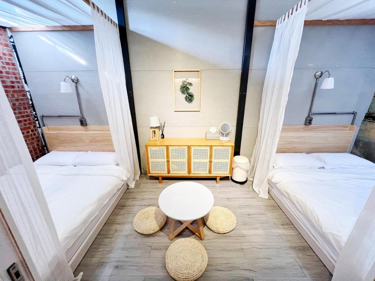 Jerry'S Mazehut Hostel Тайнань Экстерьер фото
